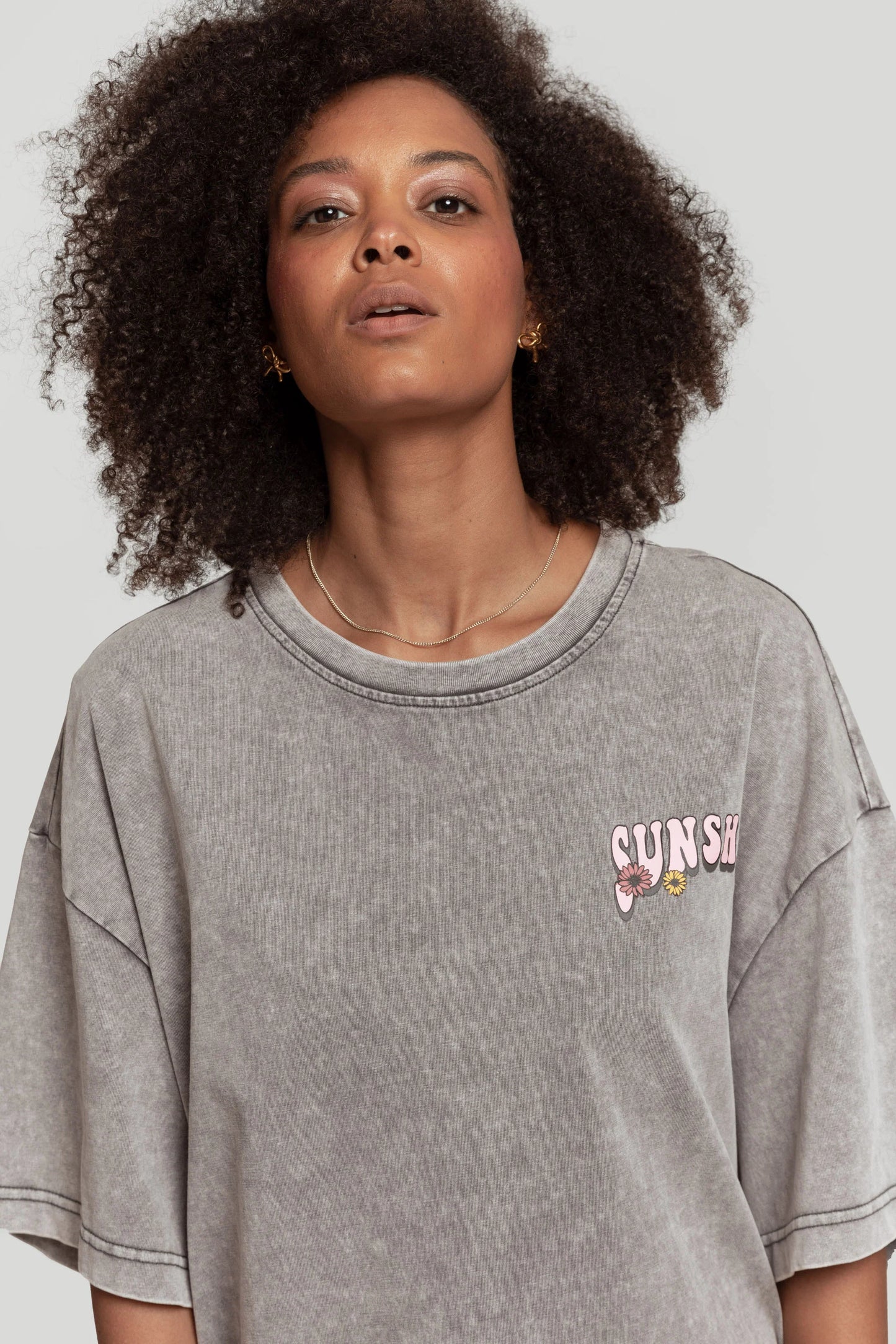 SUNSHINE HOLIDAY | T-shirt oversized com estampado colorido