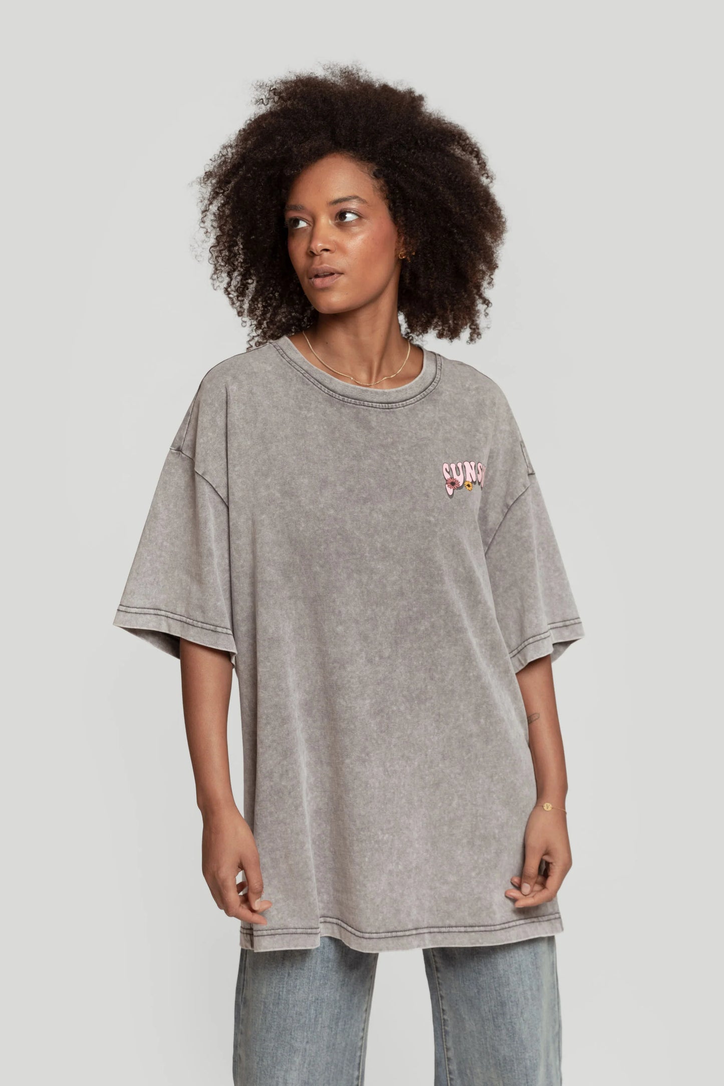SUNSHINE HOLIDAY | T-shirt oversized com estampado colorido