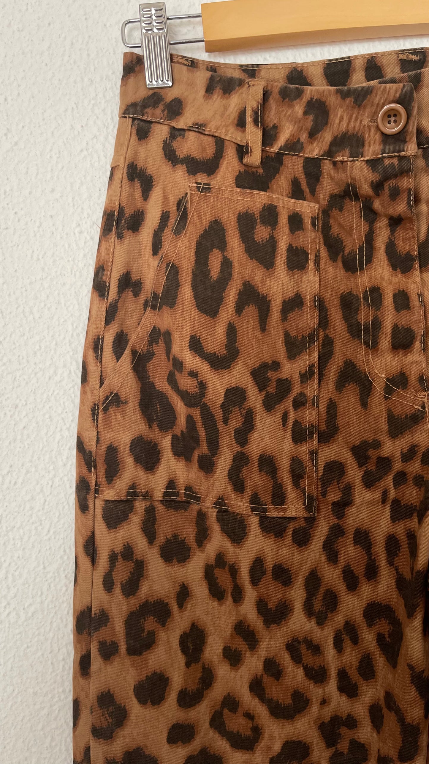 WILD | Leopard print pants with pockets