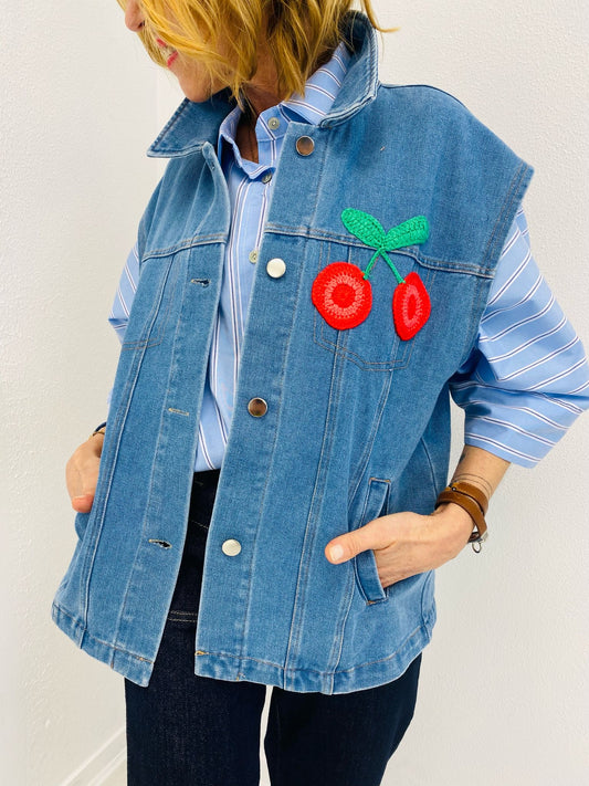 CHERRY BLOSSOM | Colete jeans com bordados coloridos