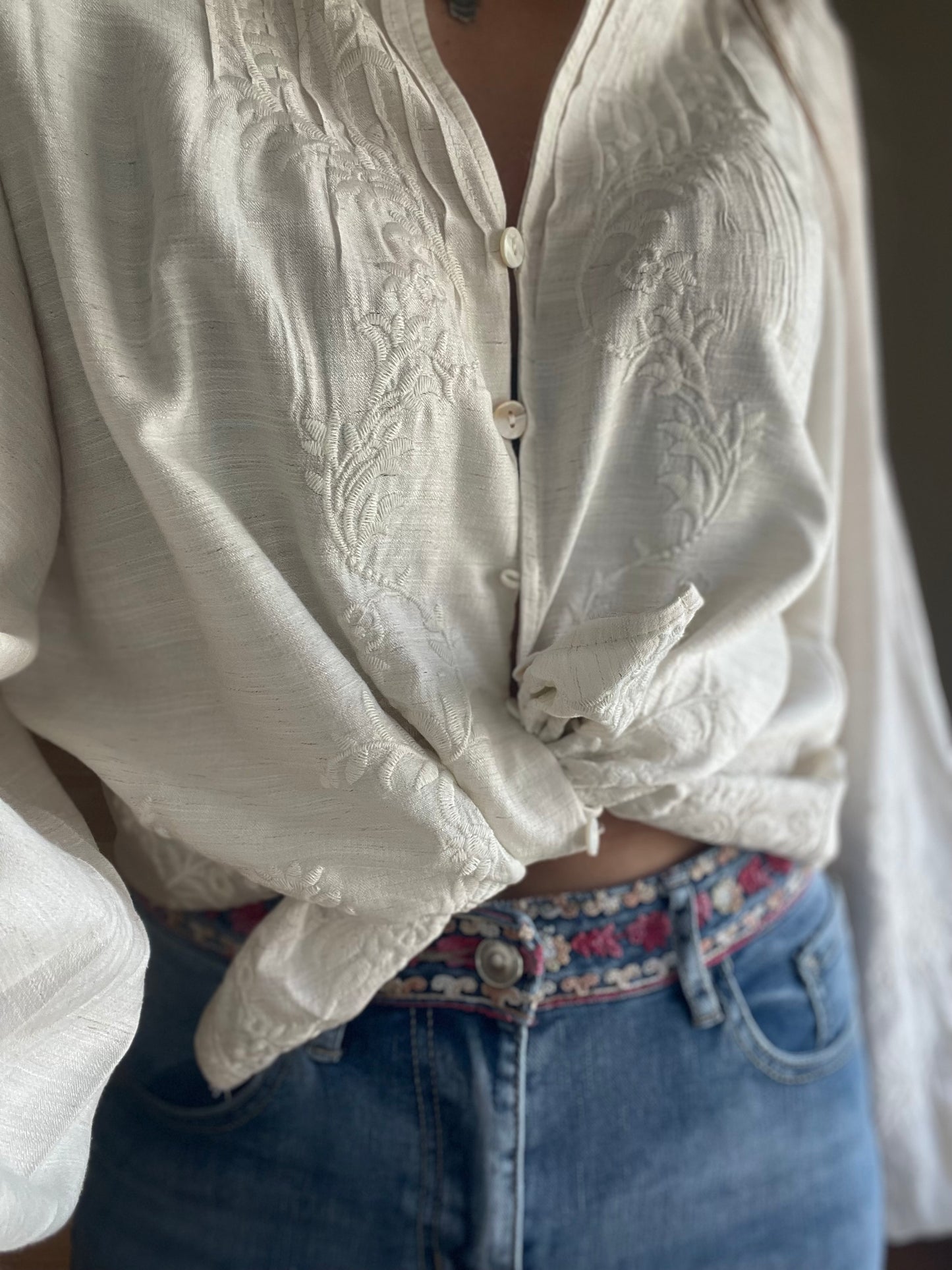 ORION | Camisa branca com bordados