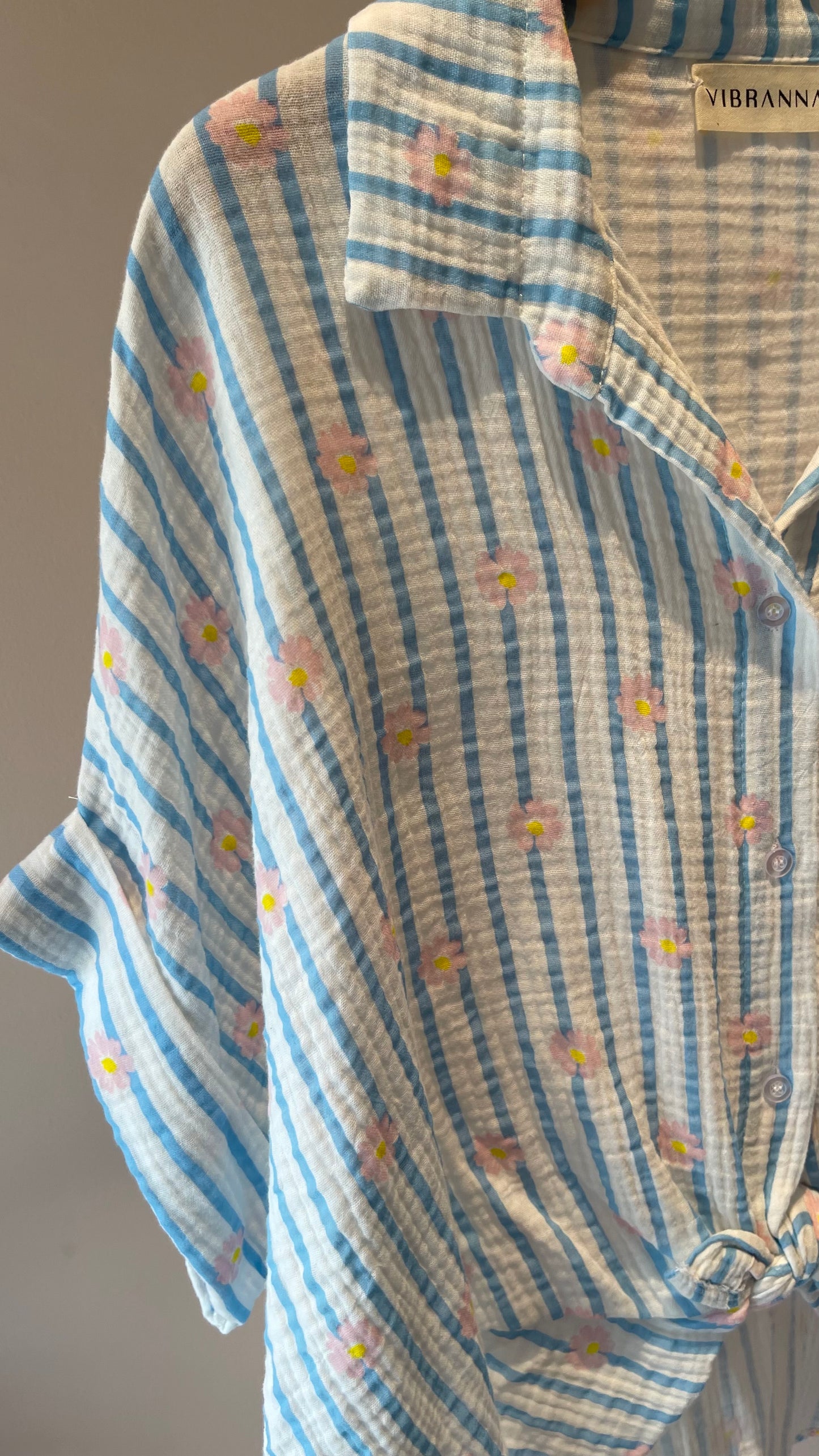 MARGARIDAS | Camisa de manga curta com flores bordadas e riscas