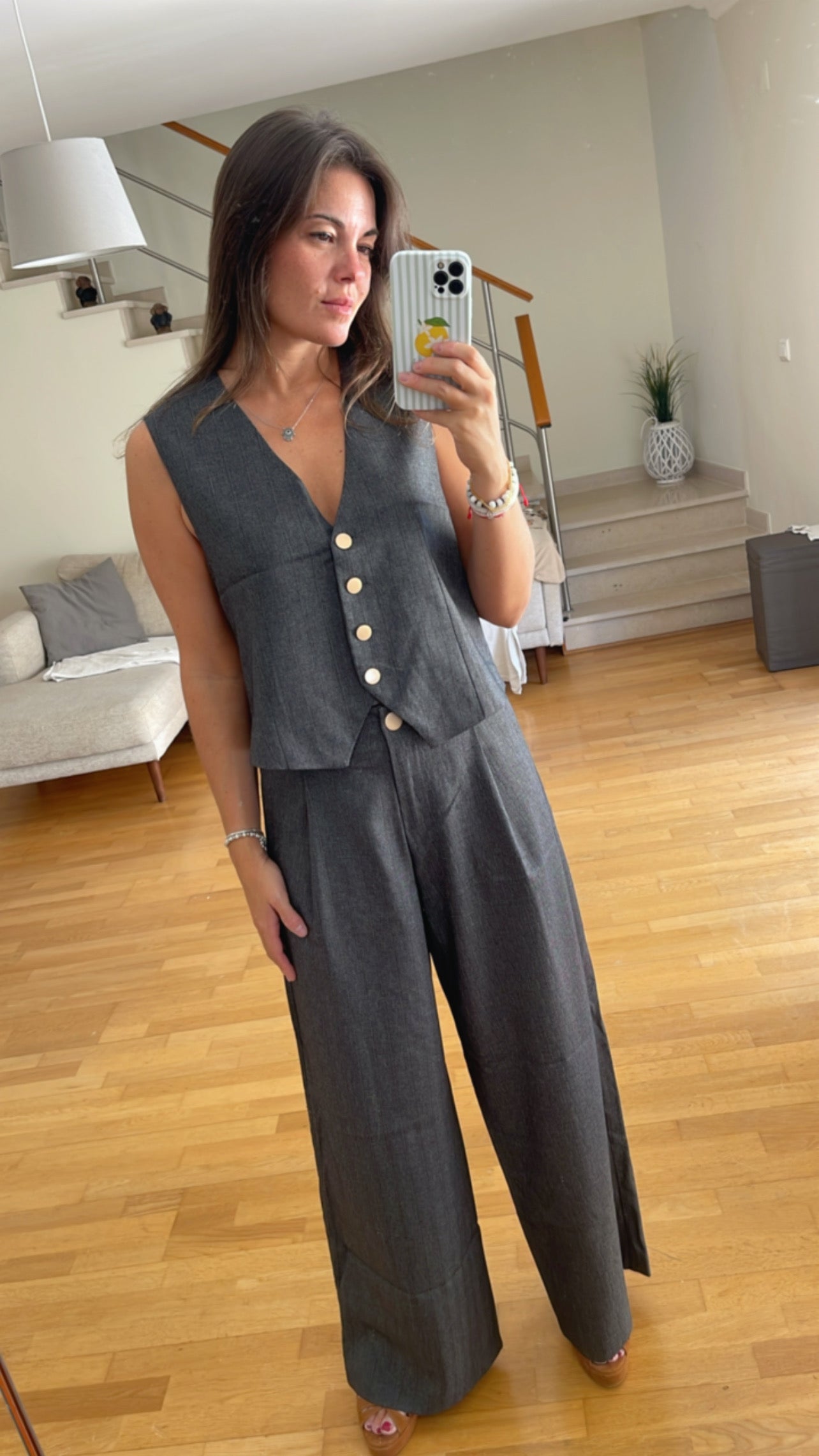 URBAN - Conjunto Feminino Elegante com Colete e Calças | Vibranna – VIBRANNA, image size:1284x2282