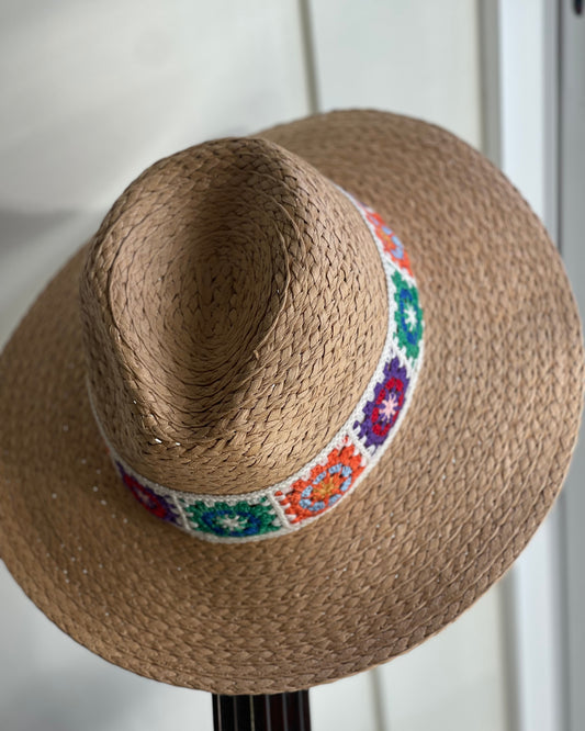 FLORIPA | Chapéu de palha com croché
