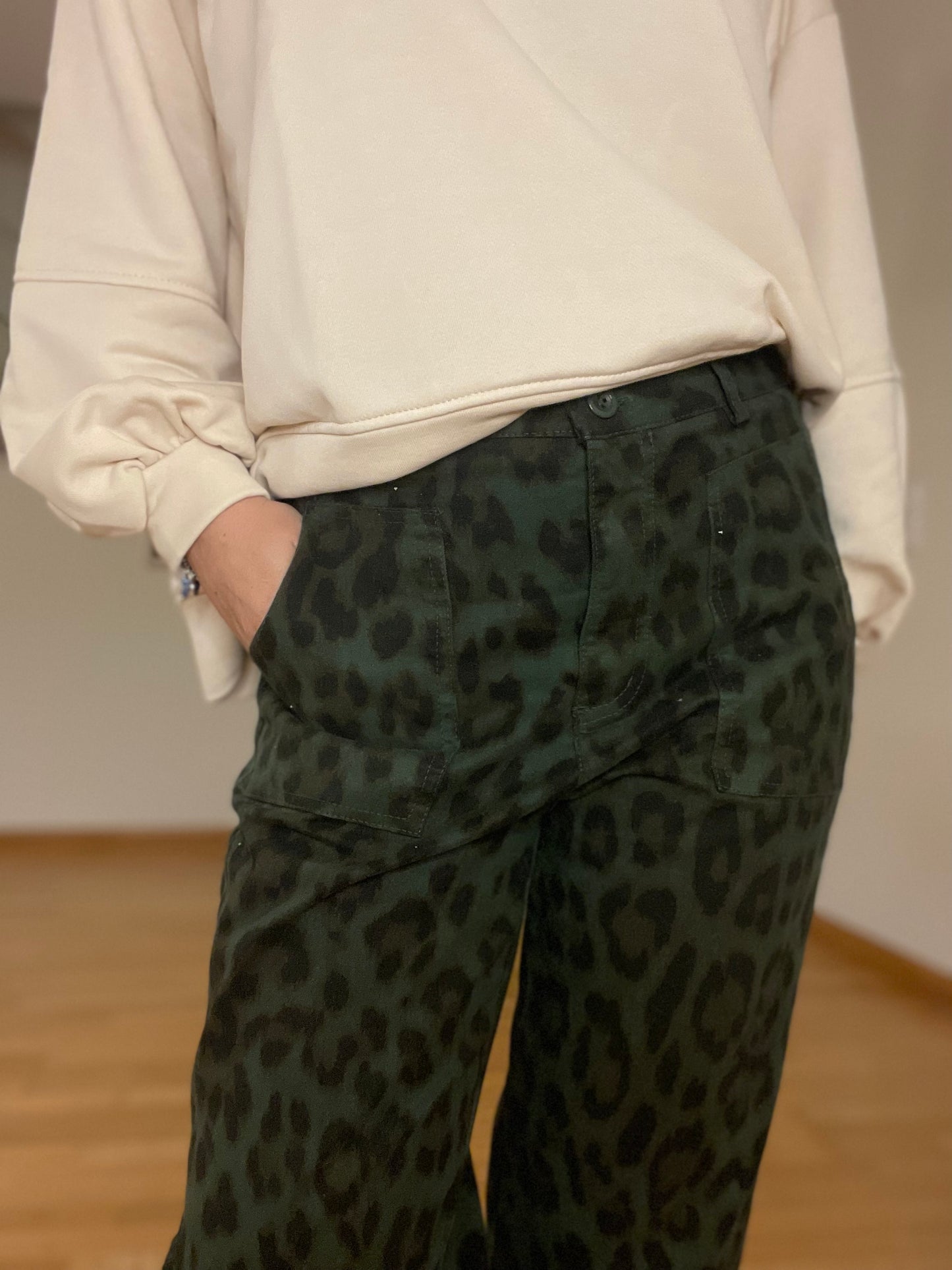 SALVAJE | Pantalón estampado leopardo con bolsillos