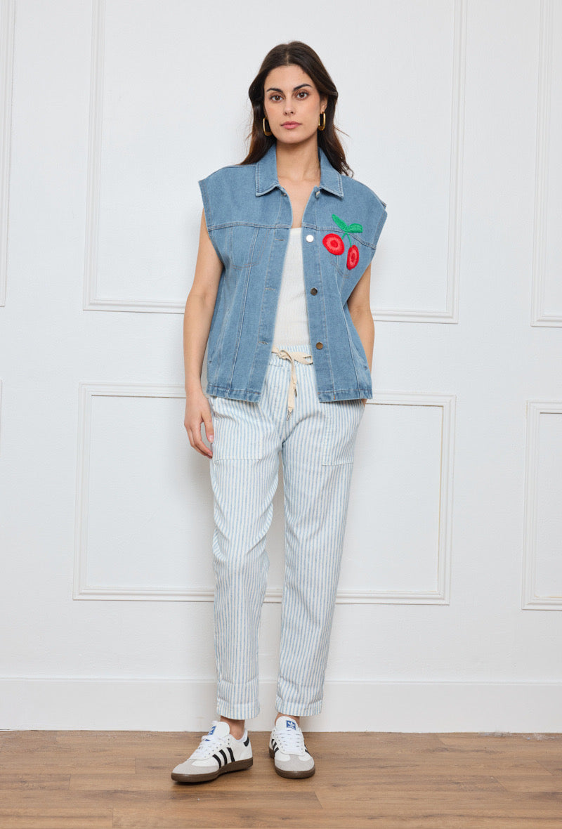 CHERRY BLOSSOM | Colete jeans com bordados coloridos