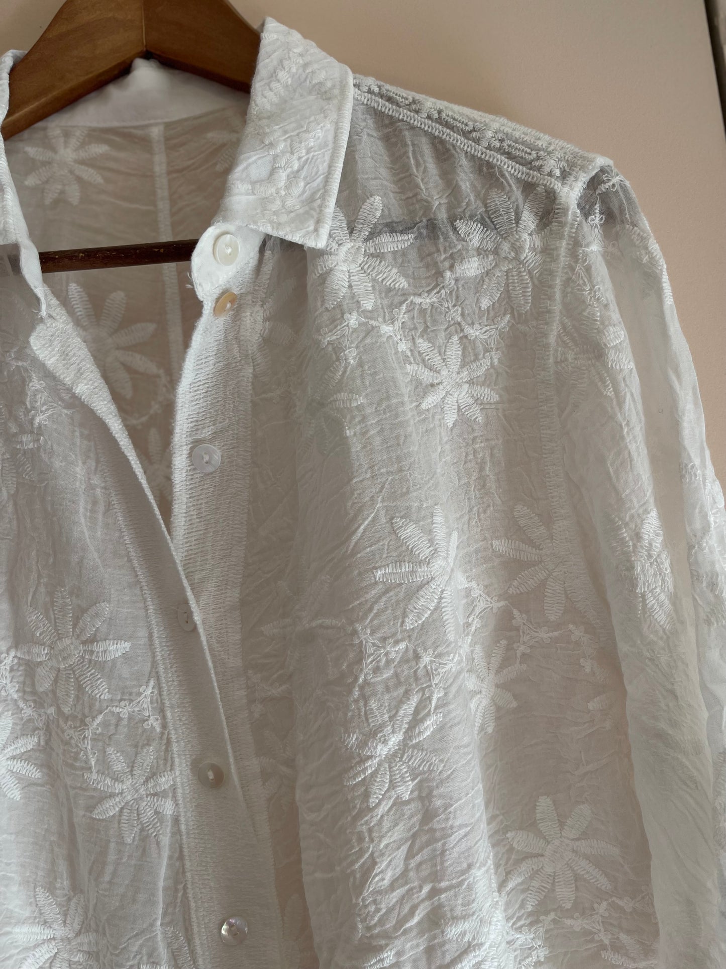BLANCHE | Camisa branca com flores bordadas