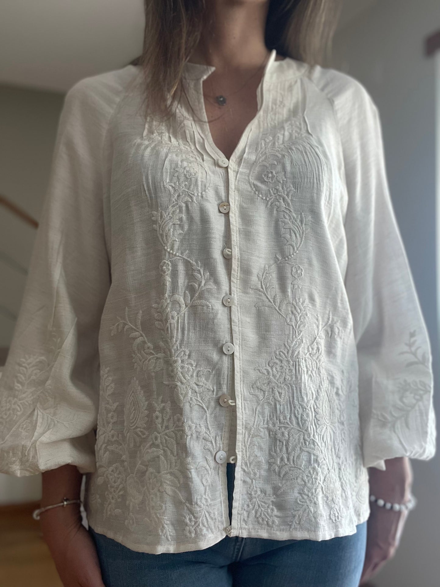 ORION | Camisa branca com bordados