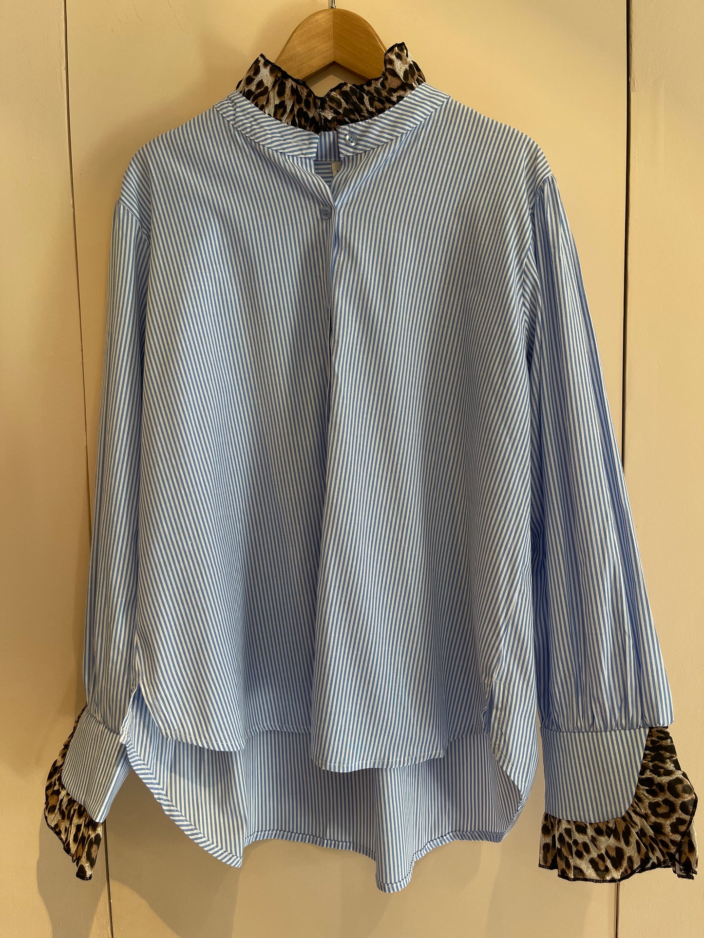 SAVAGE CHIC | Camisa de riscas com leopardo