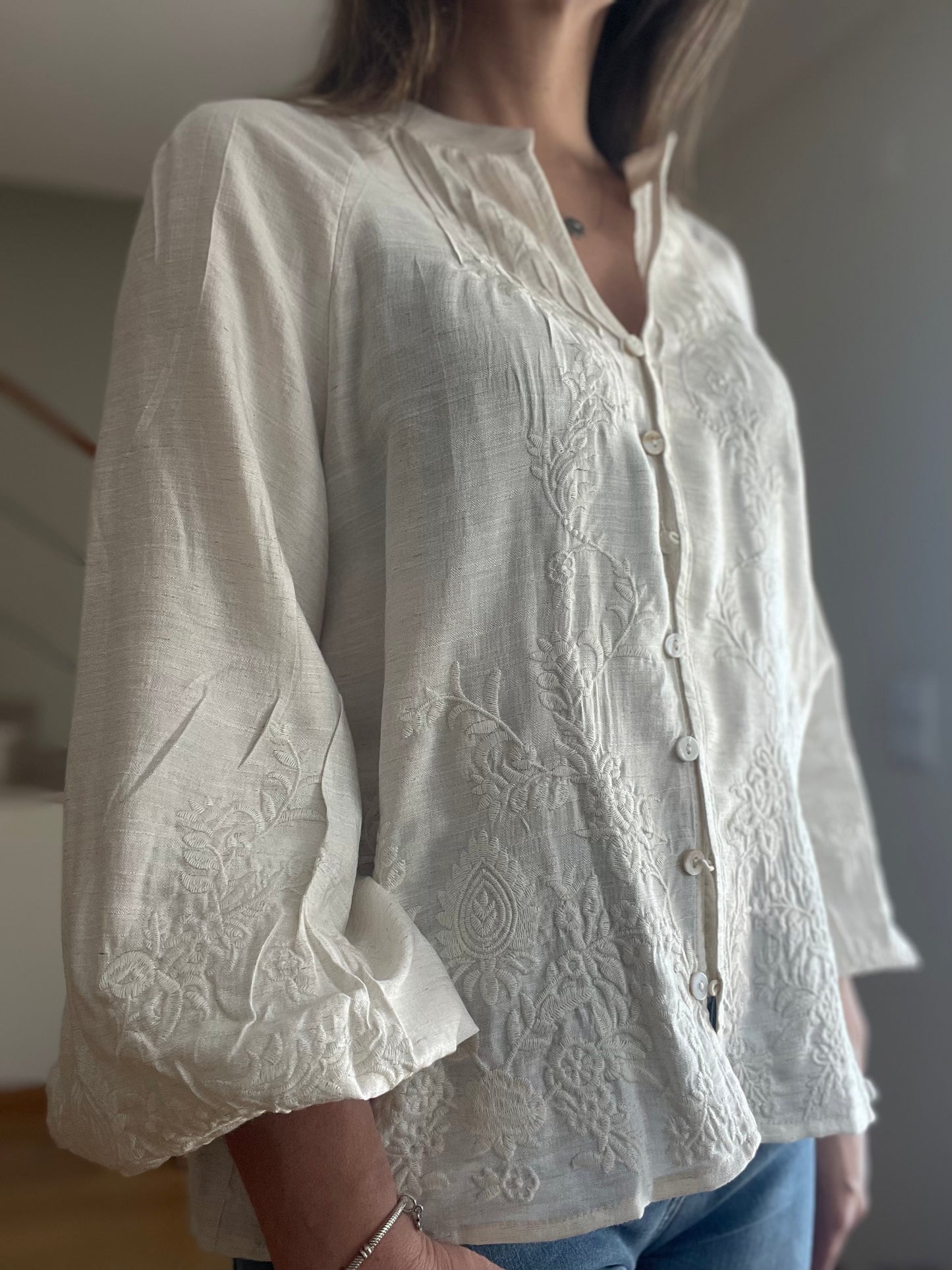 ORION | Camisa branca com bordados