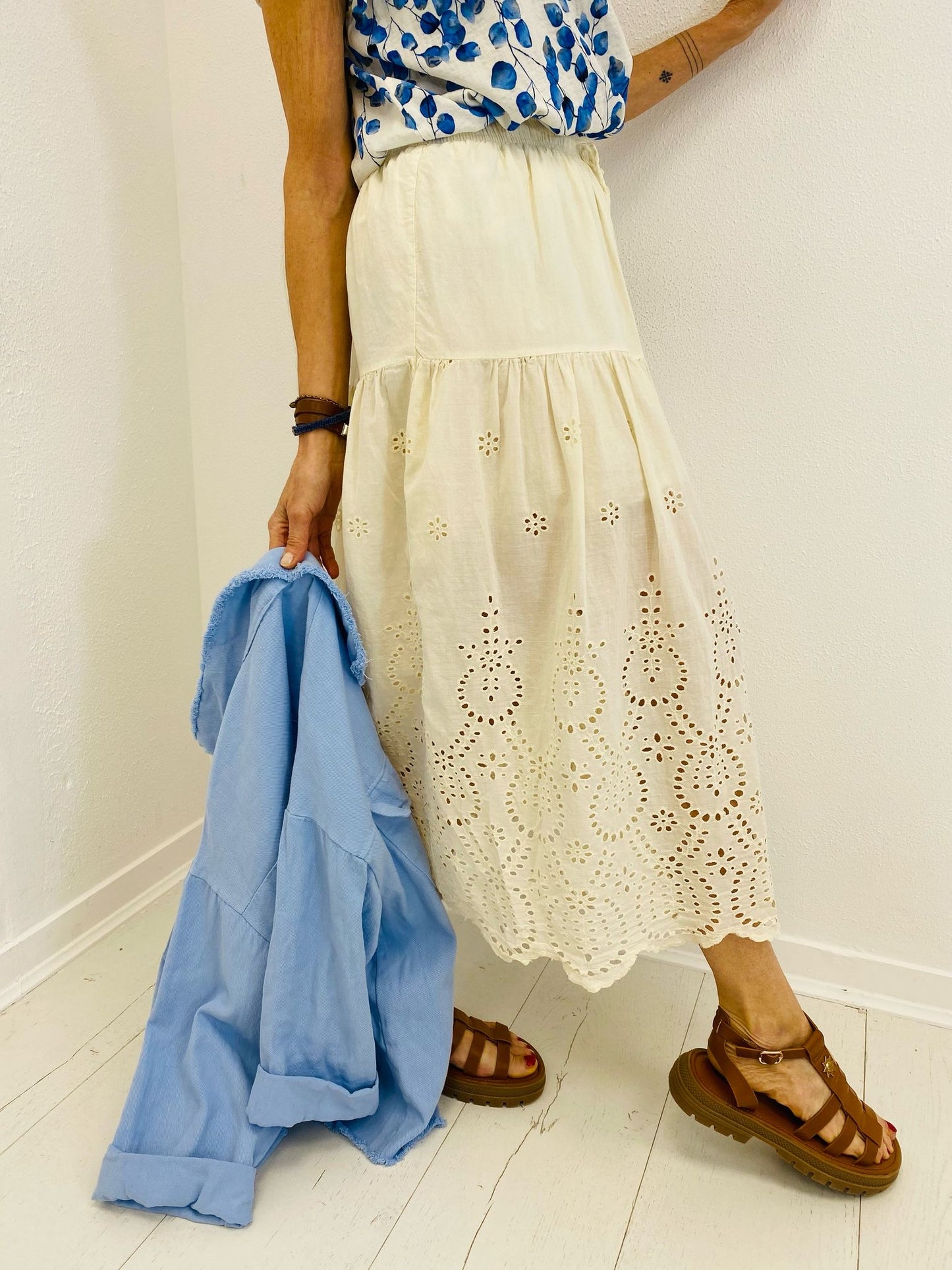 EVA | Saia midi com bordado inglês