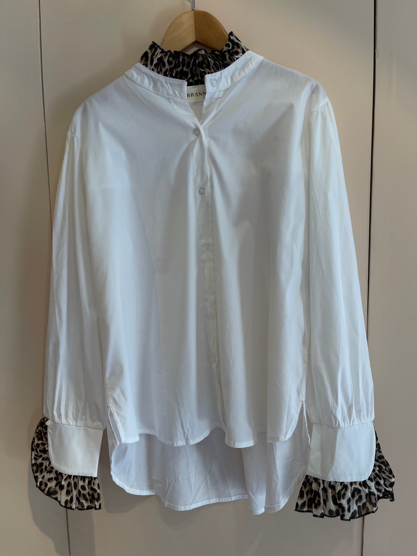 SAVAGE WHITE | Camisa branca com leopardo