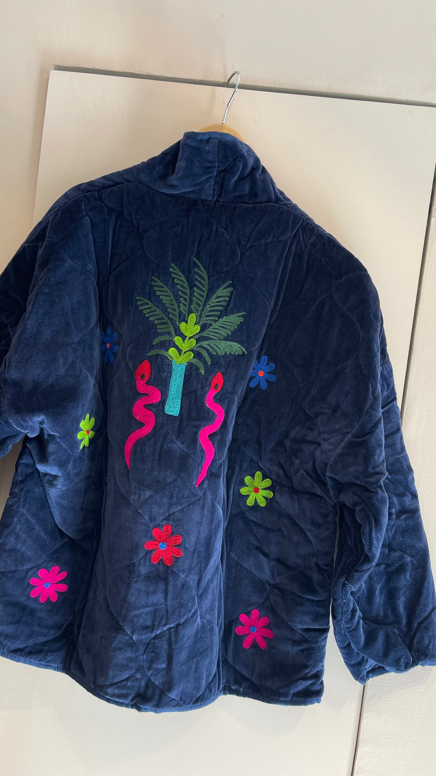 SEA LOVE | Casaco em veludo com bordados coloridos