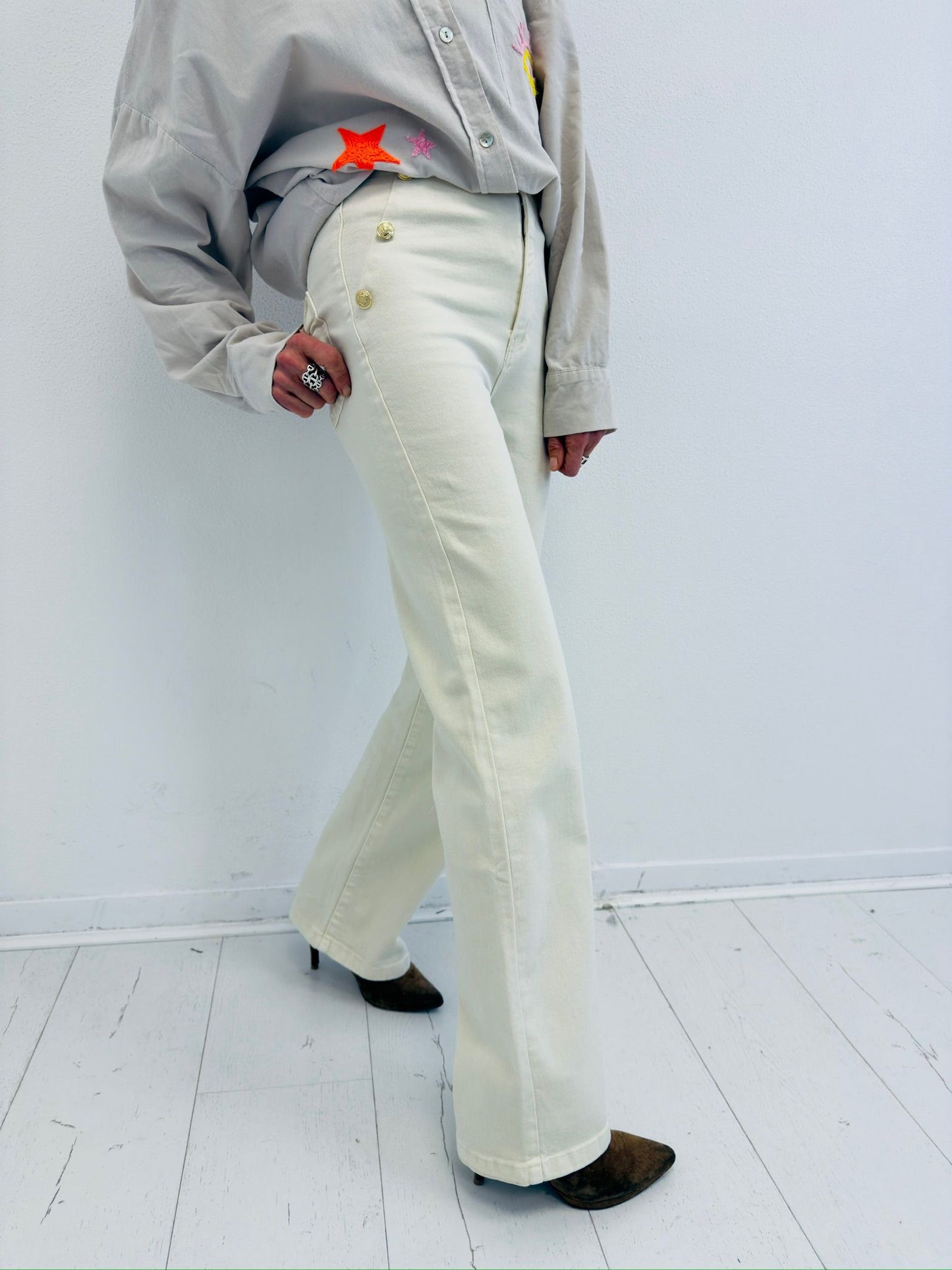 LUNA | Jeans wide leg com botões dourados