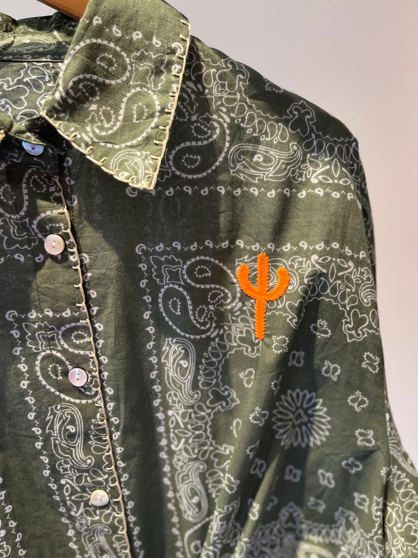 PLANET | Camisa estampada com bordados