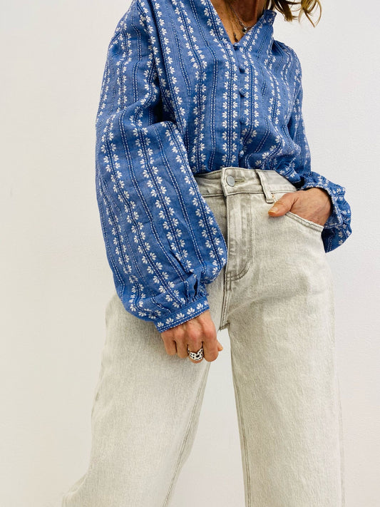 AUSTINE | Camisa com flores e bordados brancos