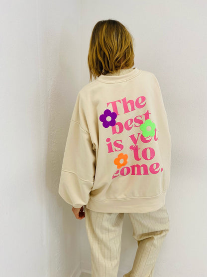 BEST IS YET TO COME | Sweat com frase e flores estampadas