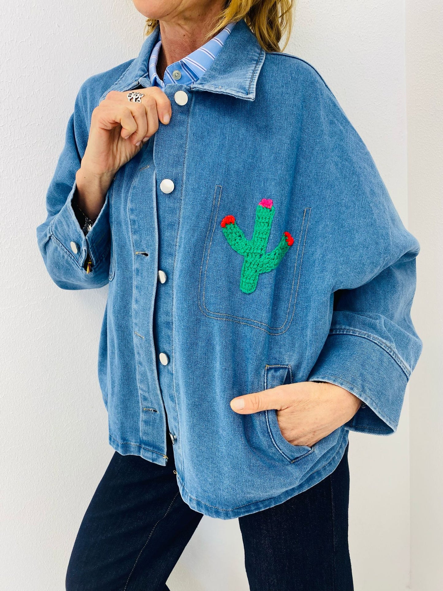 CACTUS | Blusão jeans com bordados coloridos