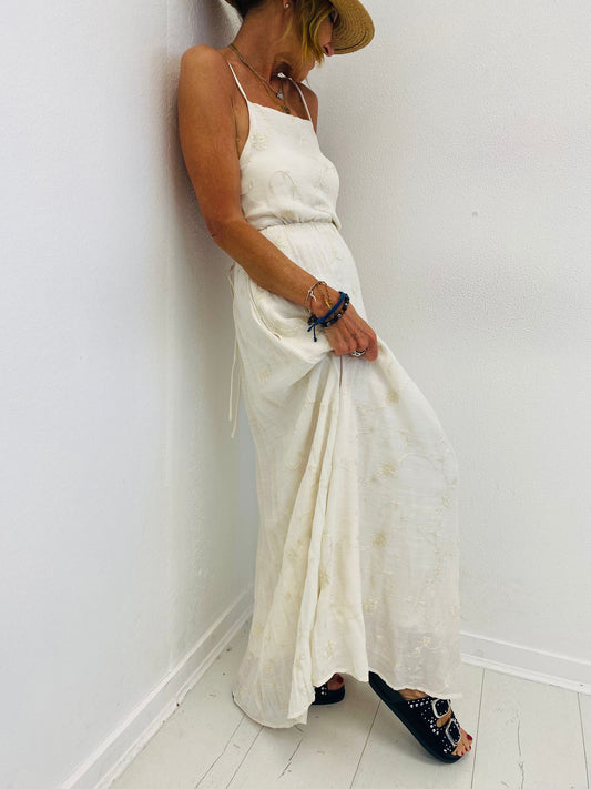 FIJI | Vestido texturizado com costas abertas