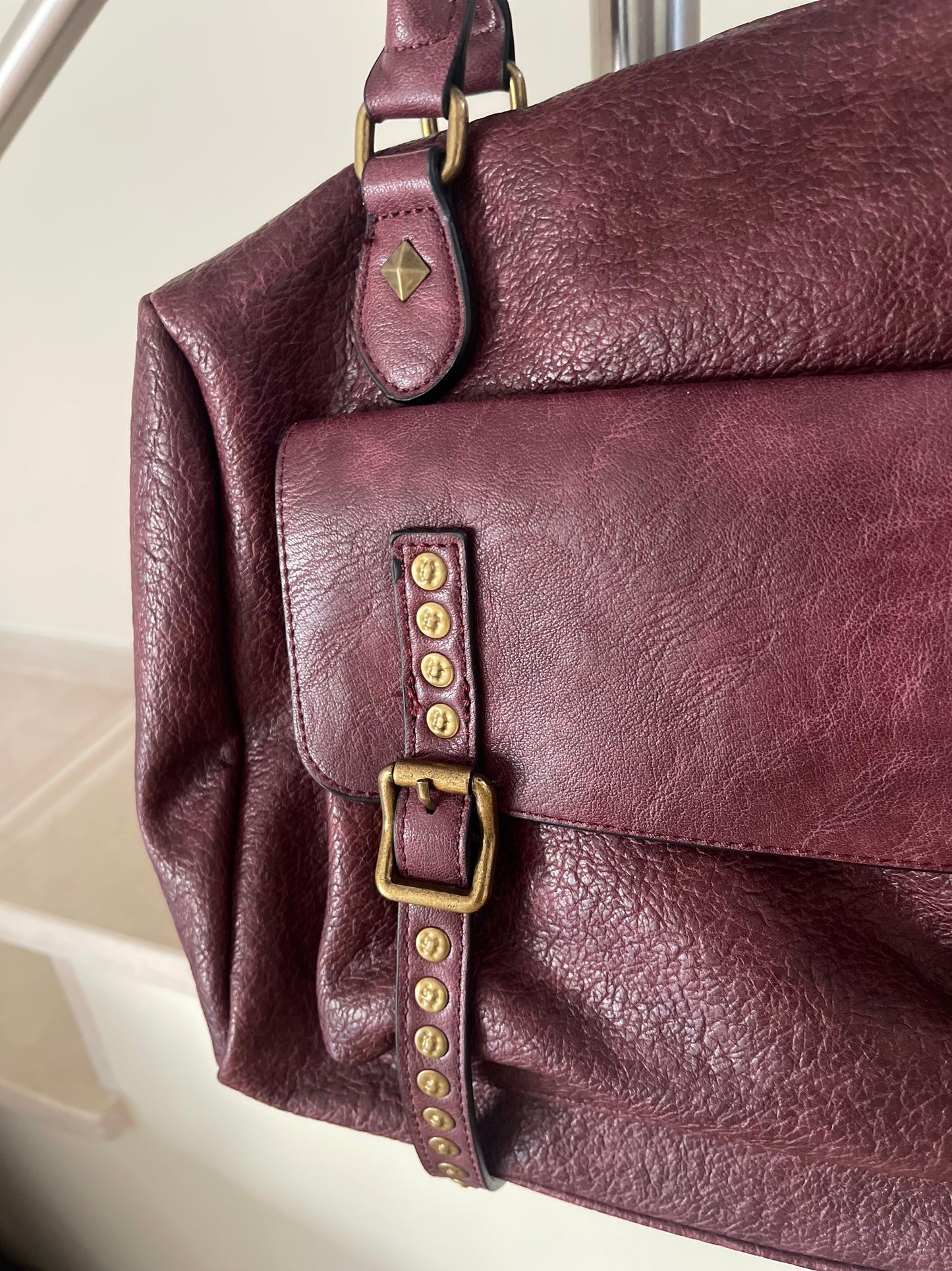 ALICANTE | Maleta con tachuelas
