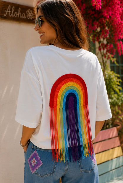RAINBOW VIBES | T-shirt com arco-íris em croché