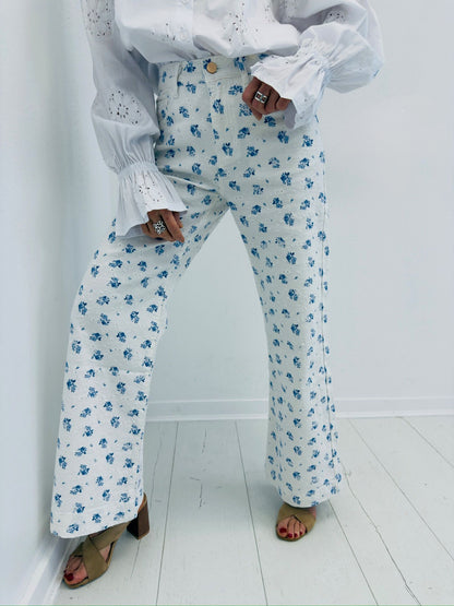 SPRING BLOSSOM | Jeans com flores bordadas