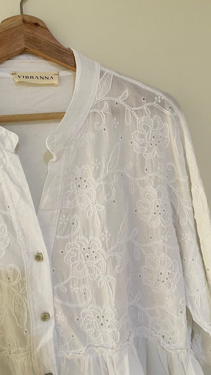 ROMANCE | Embroidered shirt