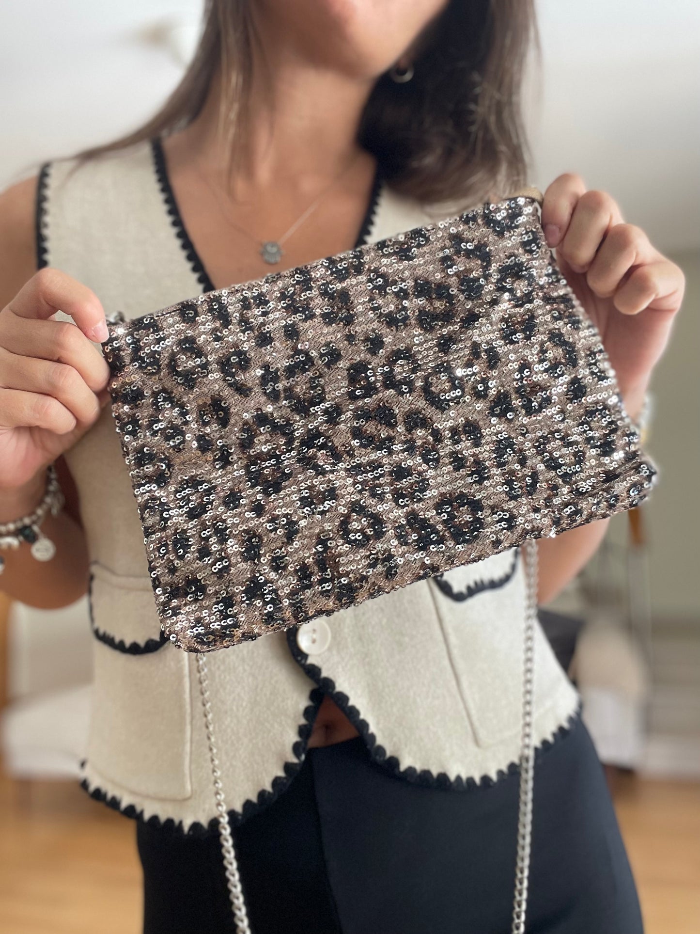 SEQUIN | Clutch com lantejoulas