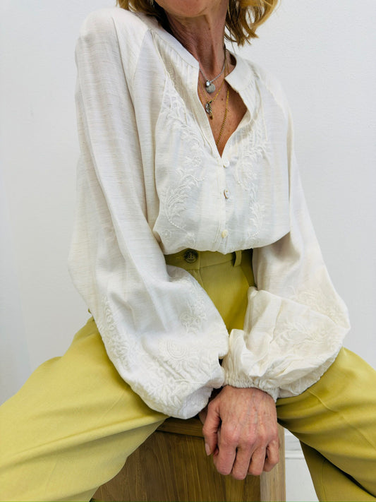 ORION | Camisa branca com bordados