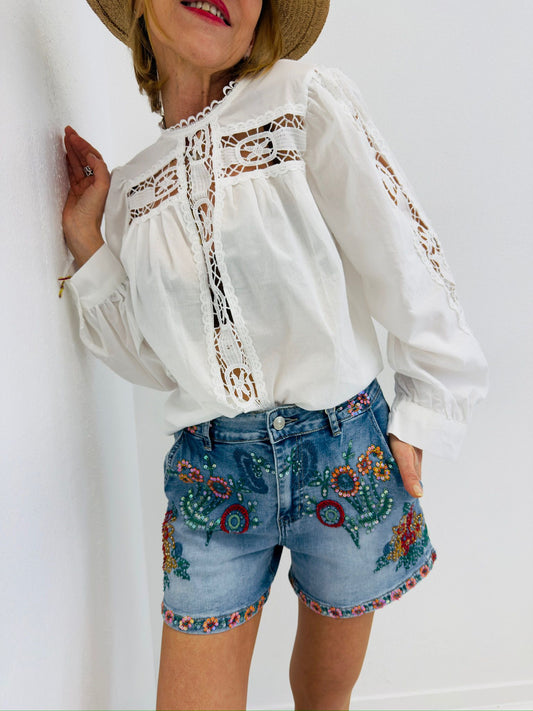 BOHO GARDEN | Calções jeans com flores e missangas bordadas