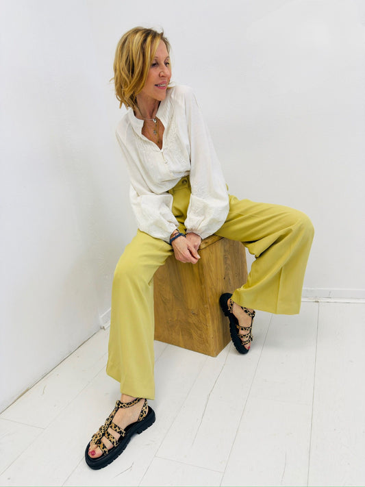 ORION | Camisa branca com bordados