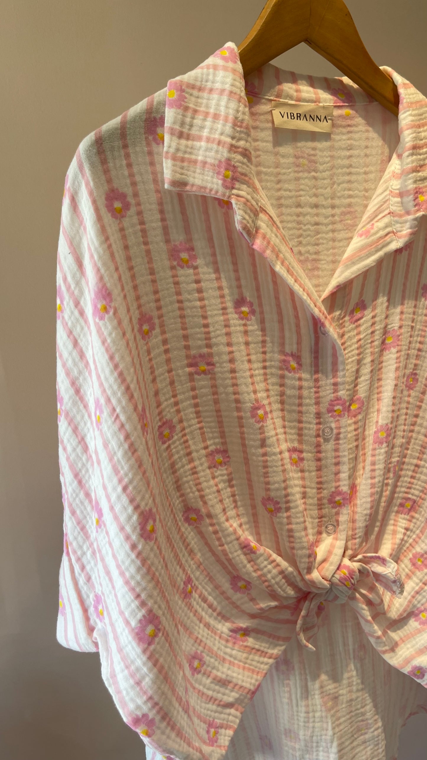 MARGARIDAS | Camisa de manga curta com flores bordadas e riscas