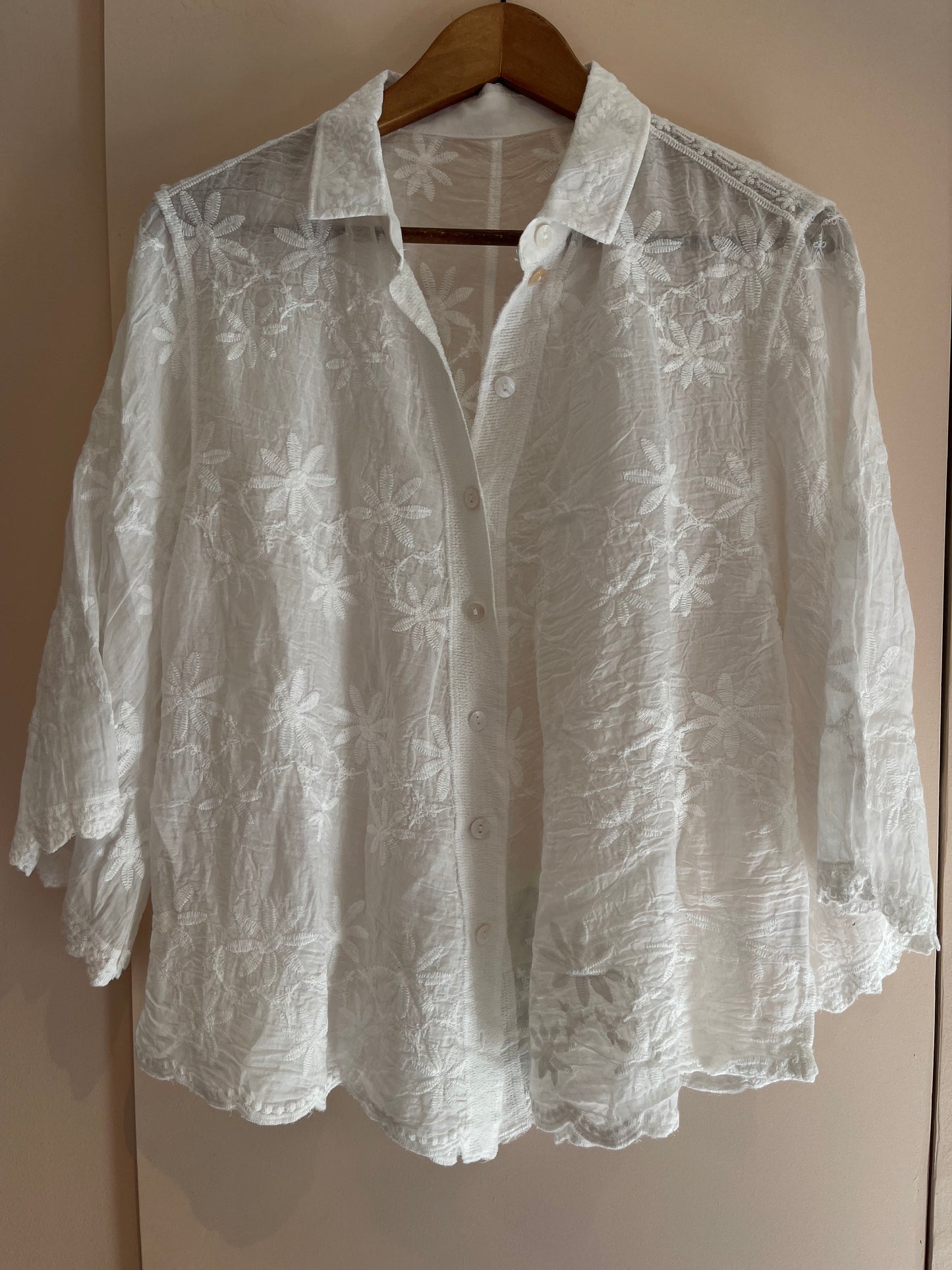 BLANCHE | Camisa branca com flores bordadas