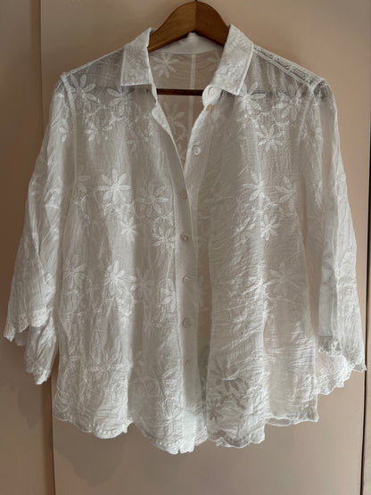 BLANCHE | Camisa branca com flores bordadas