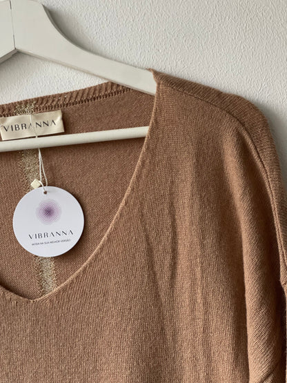 OLIVIA | V-neck knit with lurex stripe on the back