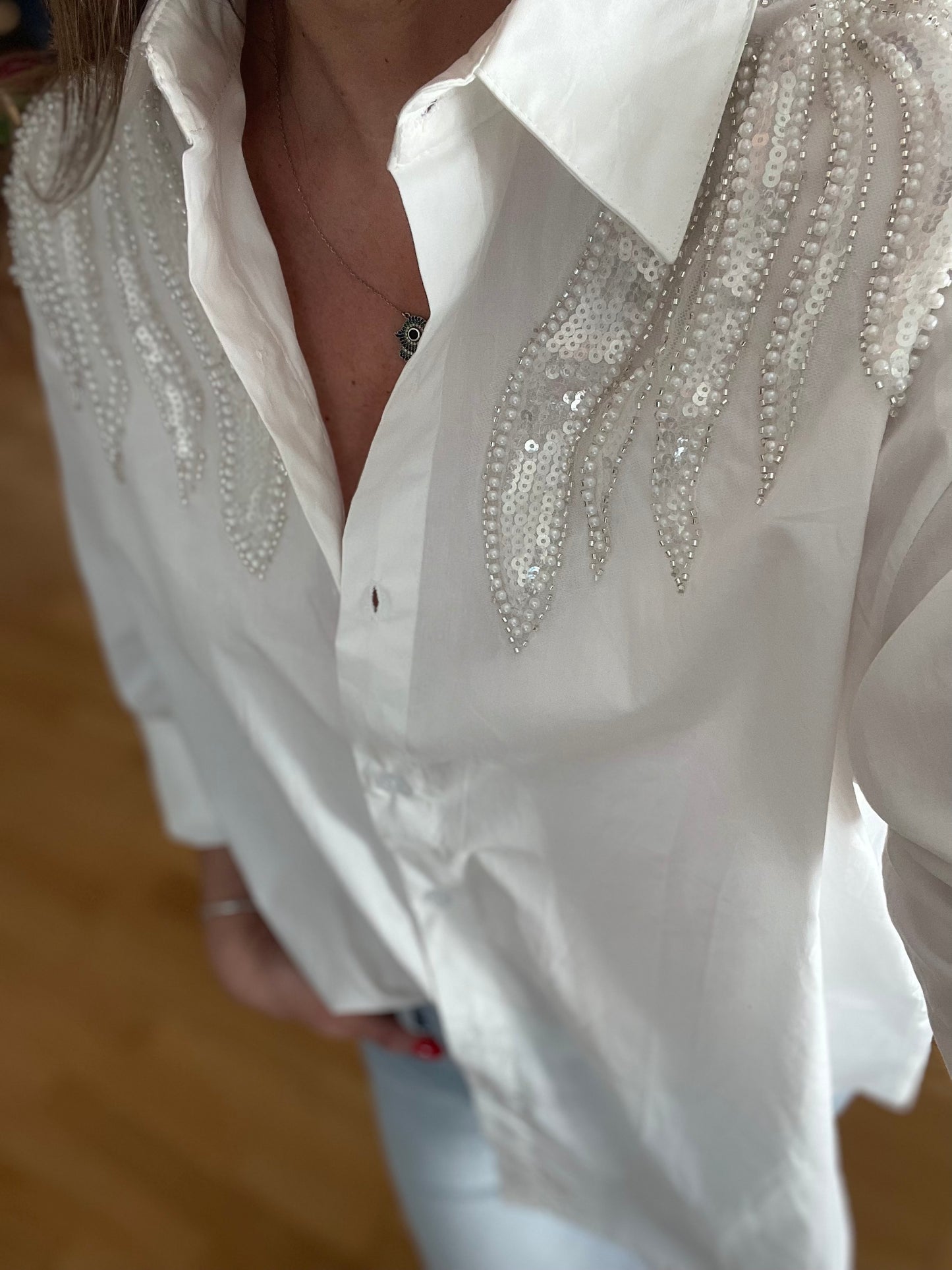 ASTRAL | Camisa com pérolas e lantejoulas bordadas