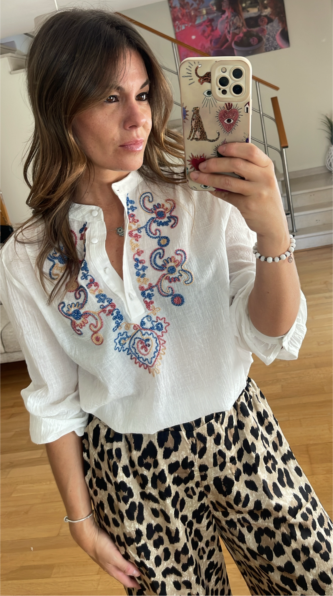 JOANNE| Shirt with colorful embroidery