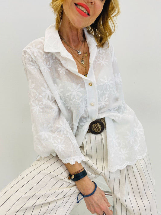 BLANCHE | Camisa branca com flores bordadas