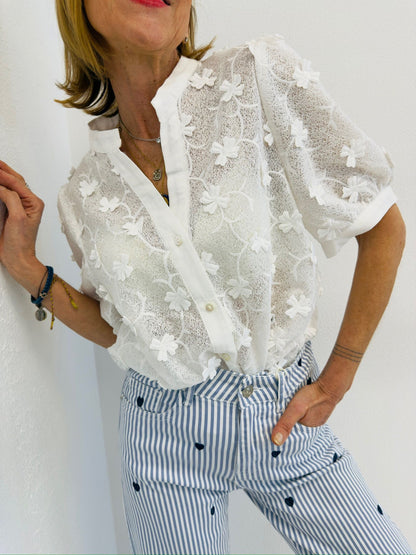 BLUE HEARTS | Jeans com riscas e corações bordados