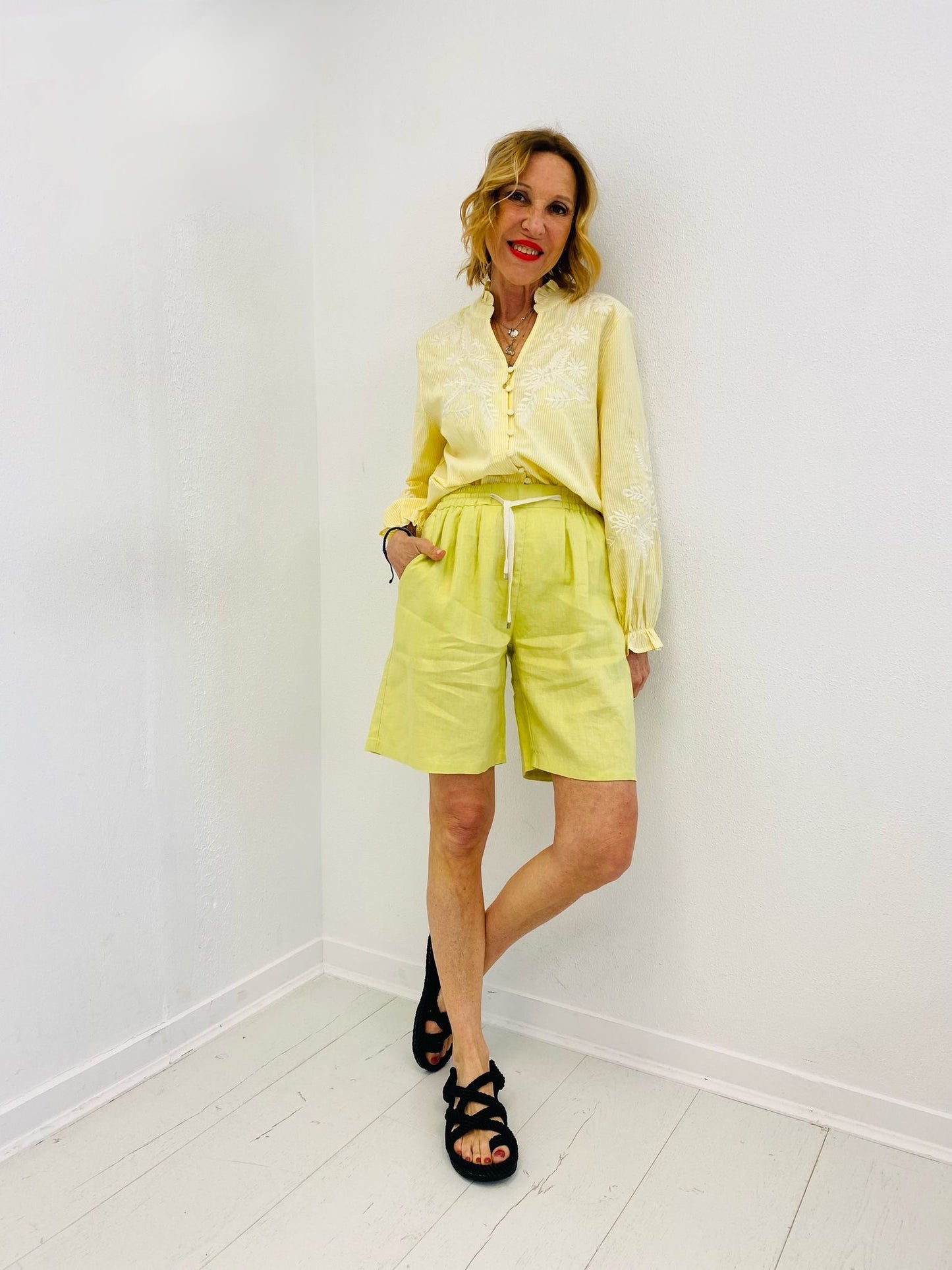 SUNNY BLOOM | Camisa de riscas com flores bordadas