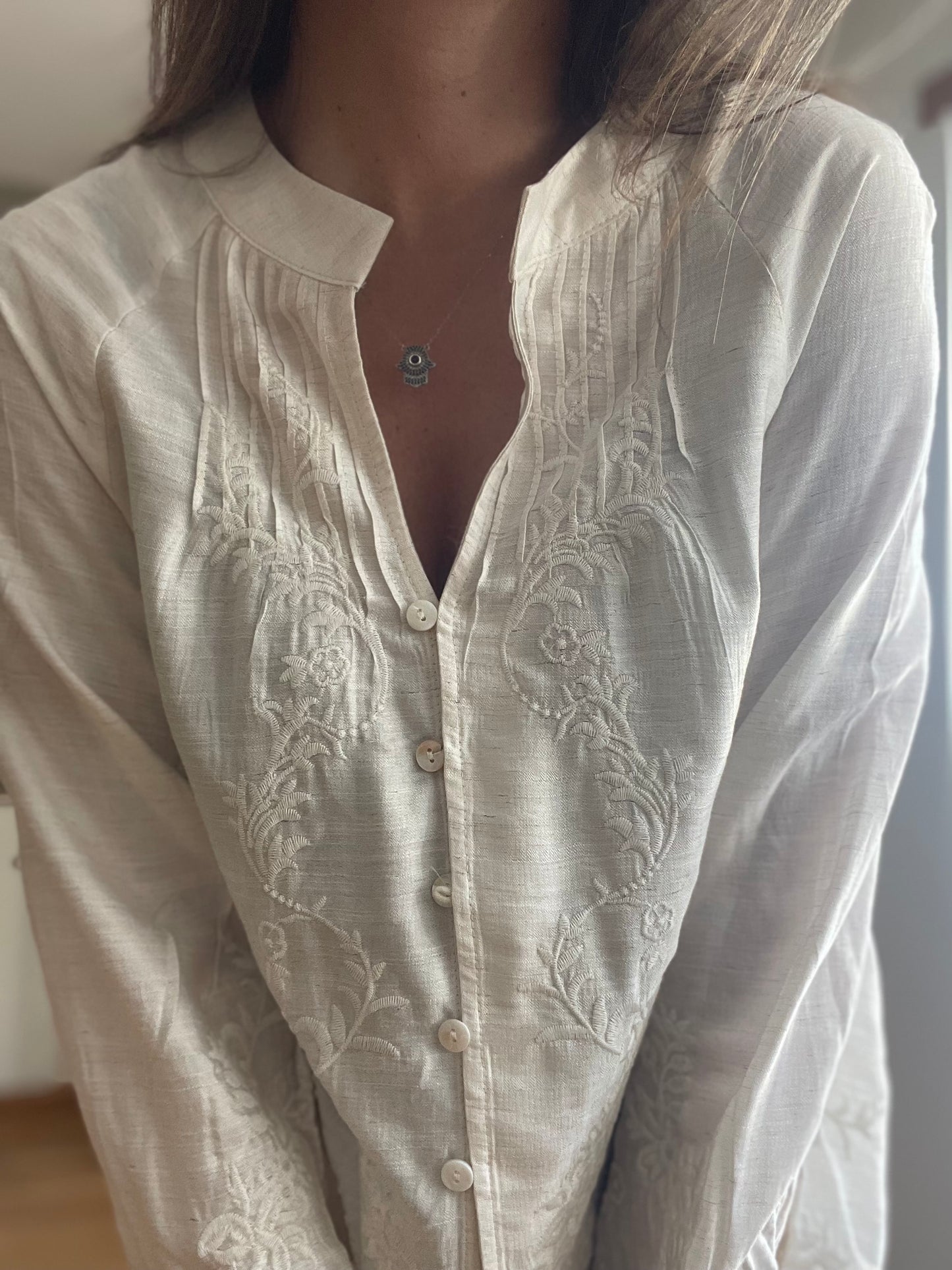 ORION | Camisa branca com bordados