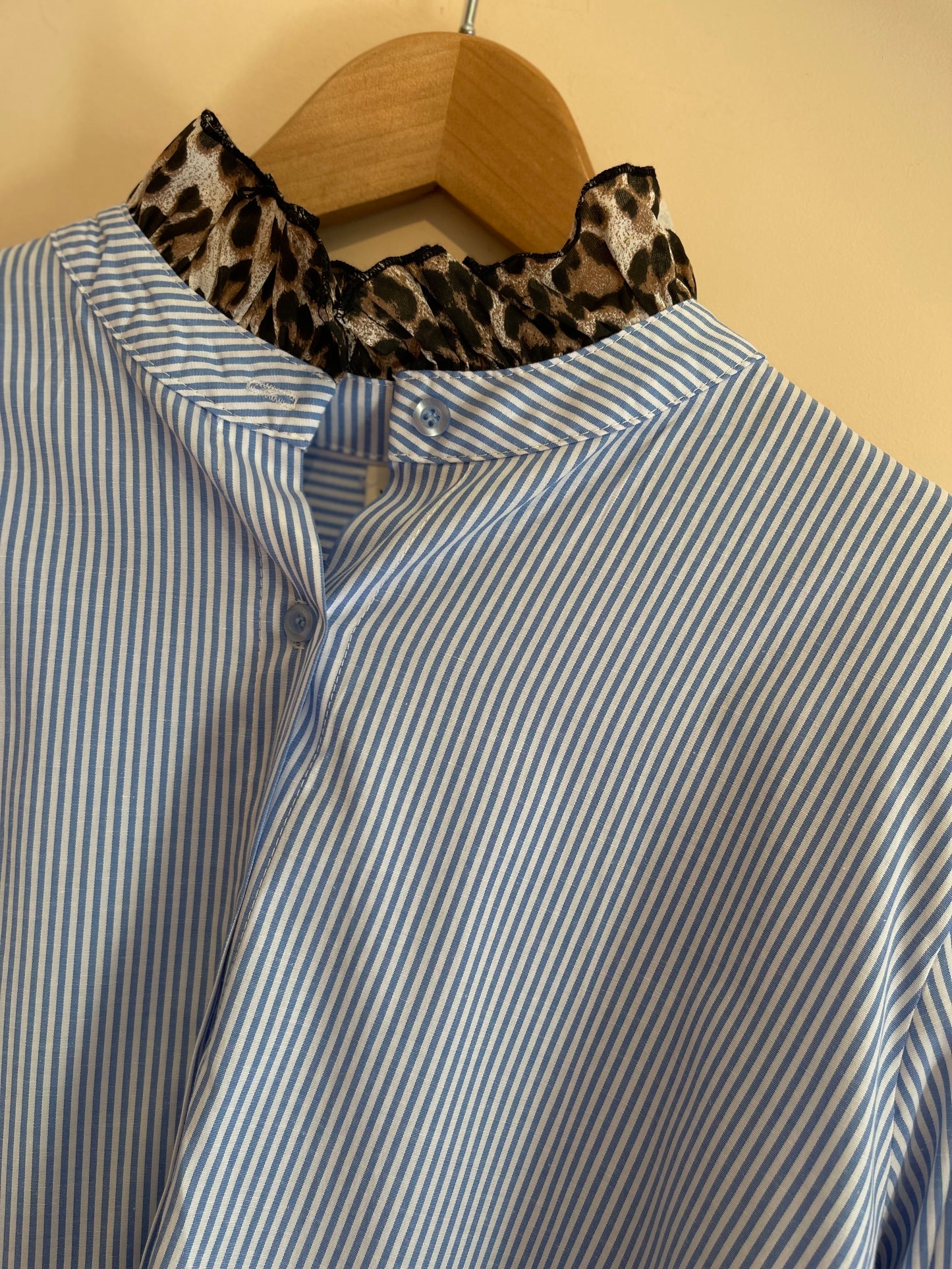 SAVAGE CHIC | Camisa de riscas com leopardo