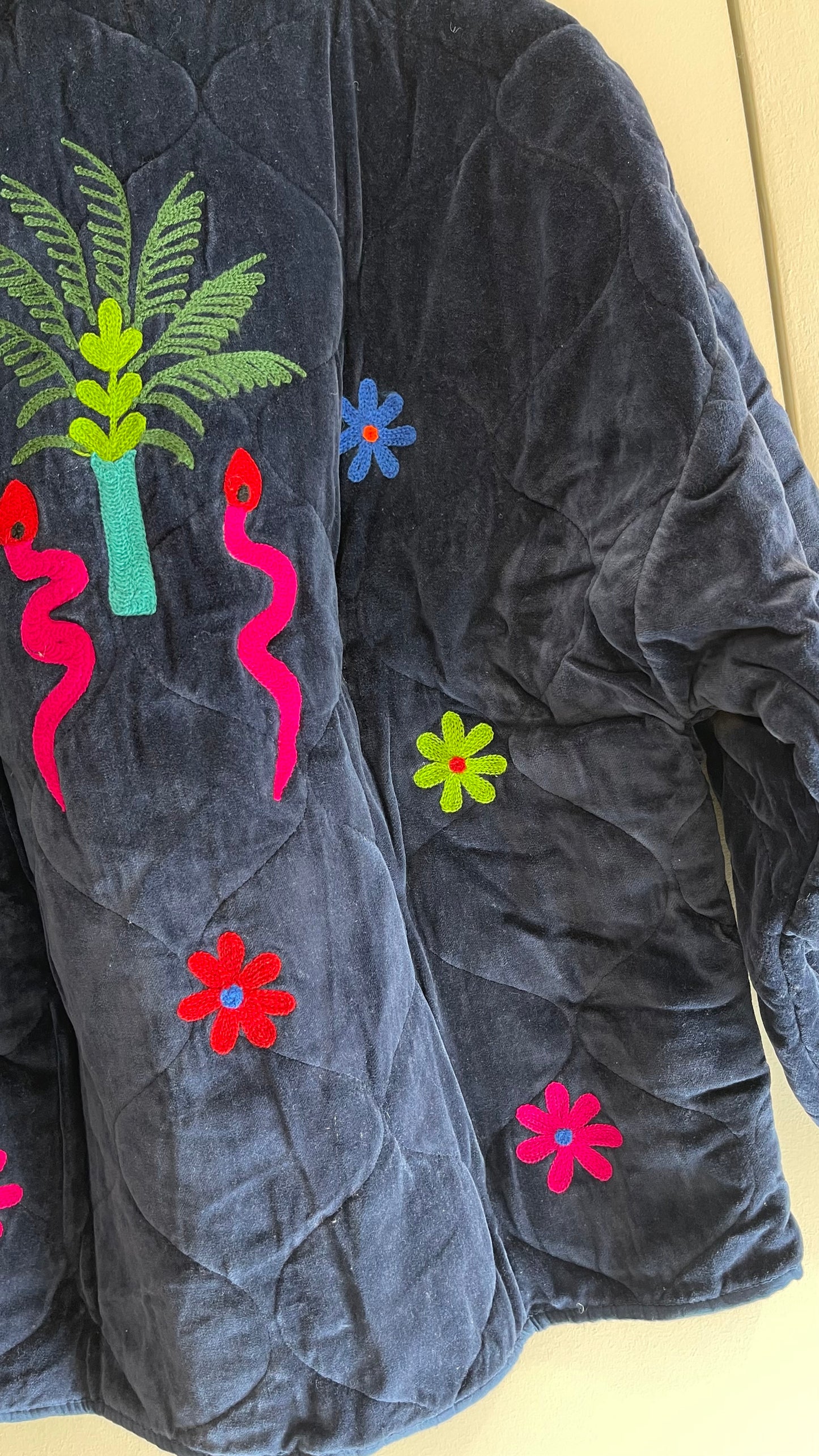 SEA LOVE | Casaco em veludo com bordados coloridos