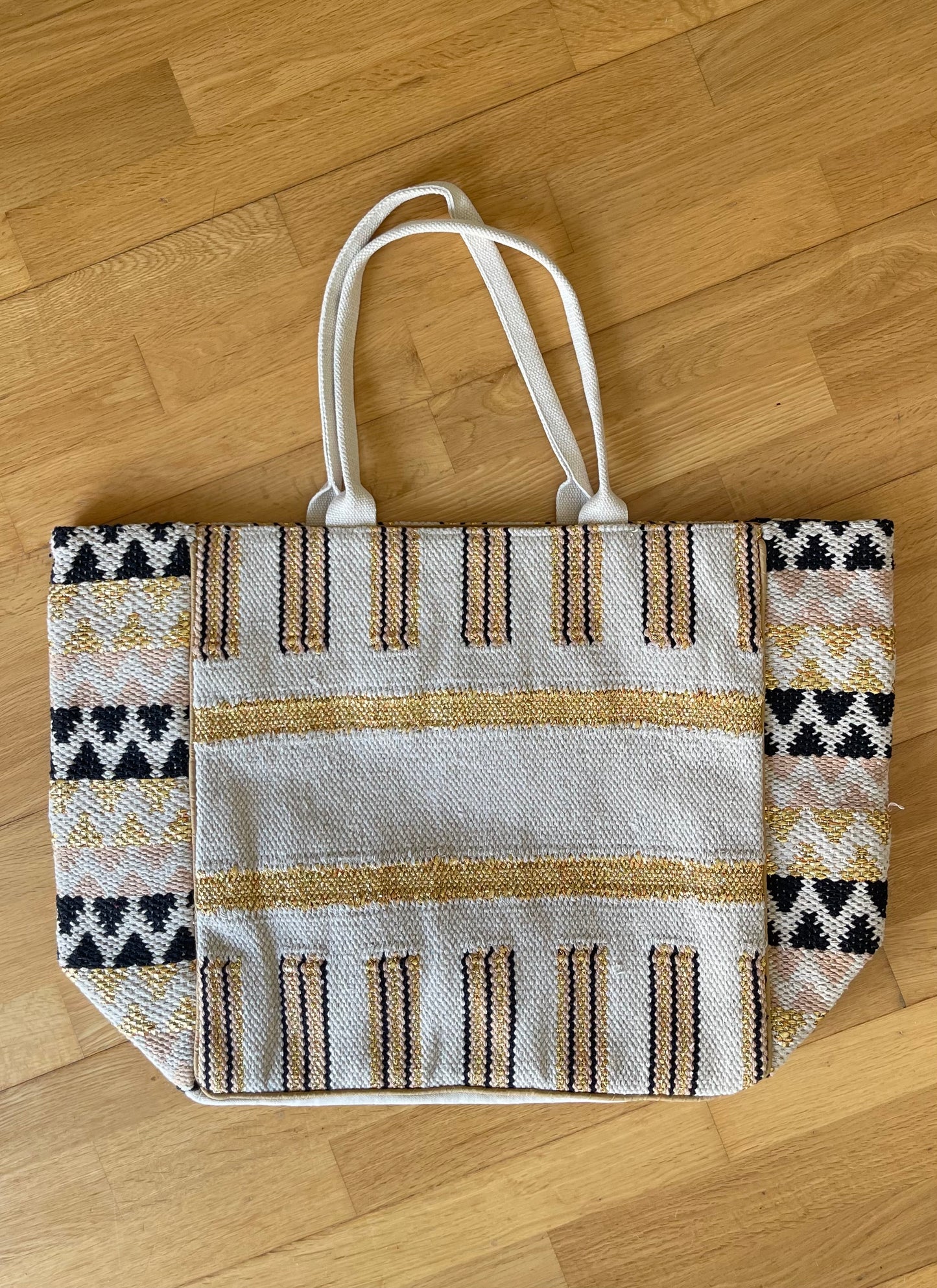 GOLDEN EYE | Cotton bag with beads