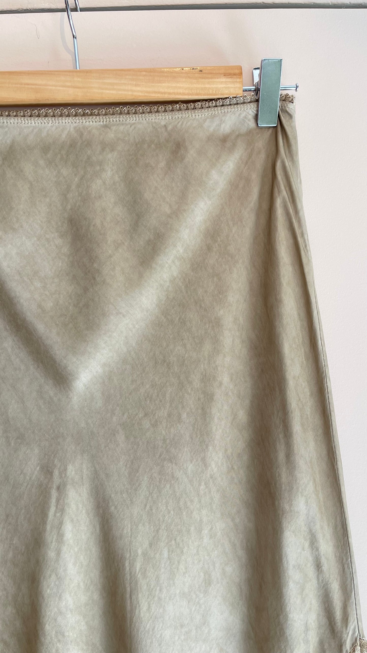 ROSÁLIA | Satin skirt with lace