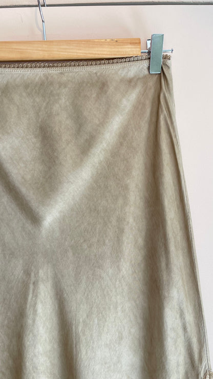 ROSÁLIA | Satin skirt with lace