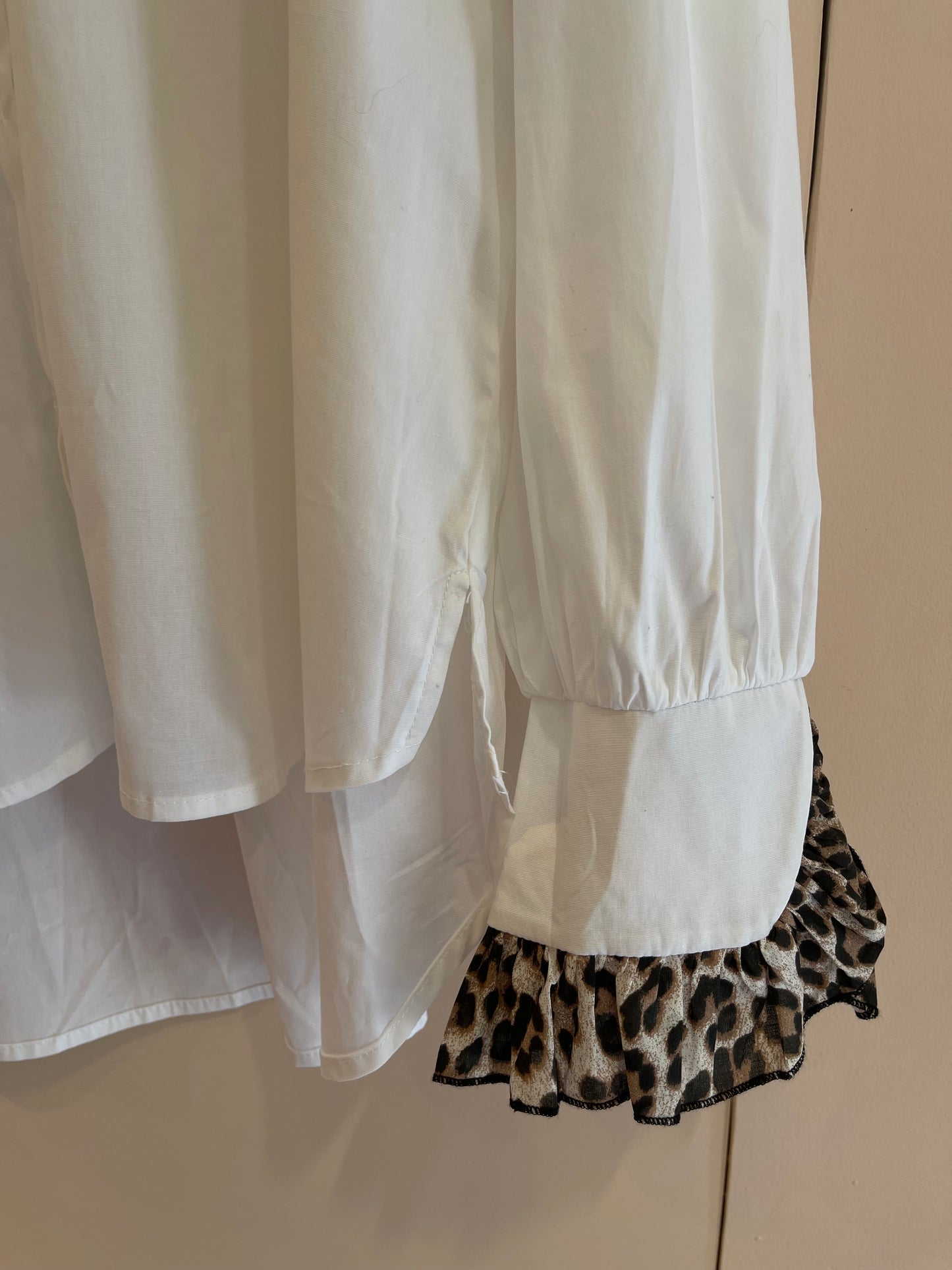SAVAGE WHITE | Camisa branca com leopardo