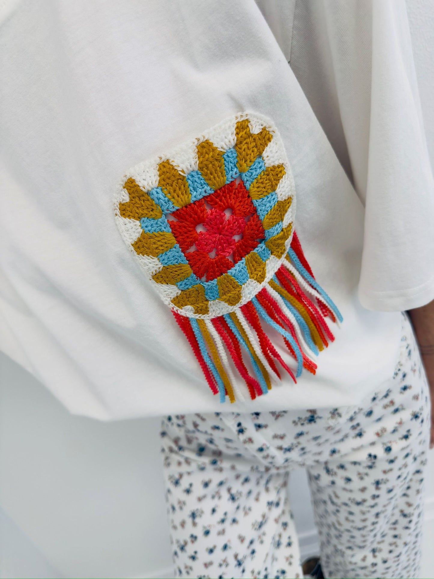 BOSSA NOVA | T-shirt com croché patch