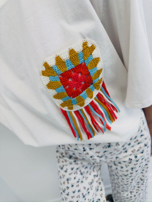 BOSSA NOVA | T-shirt com croché patch