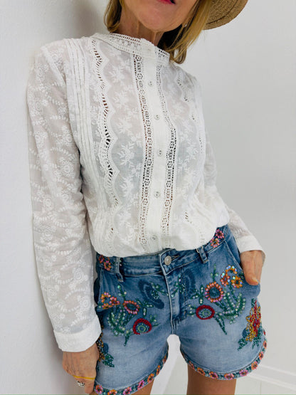BOHO GARDEN | Calções jeans com flores e missangas bordadas